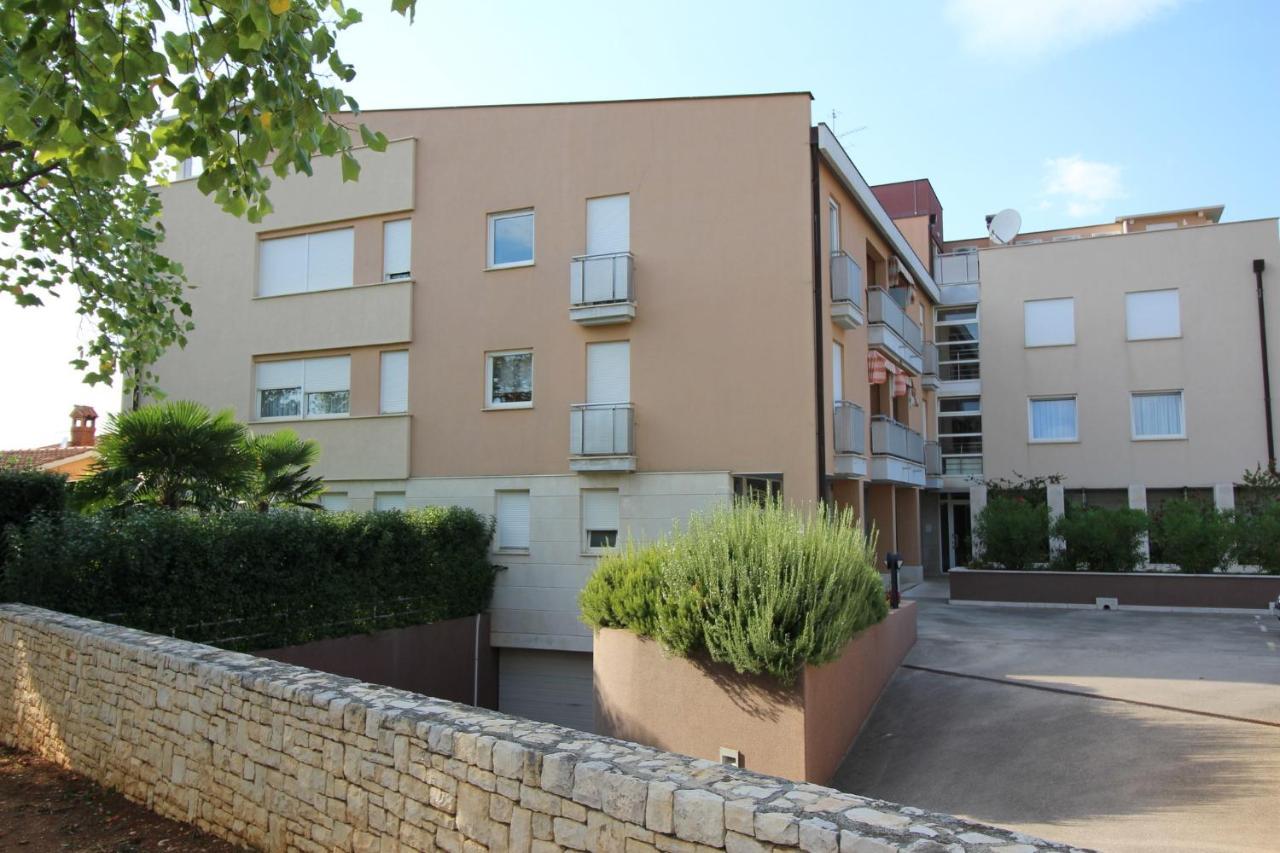 Apartment Vojka In City Center Porec Luaran gambar