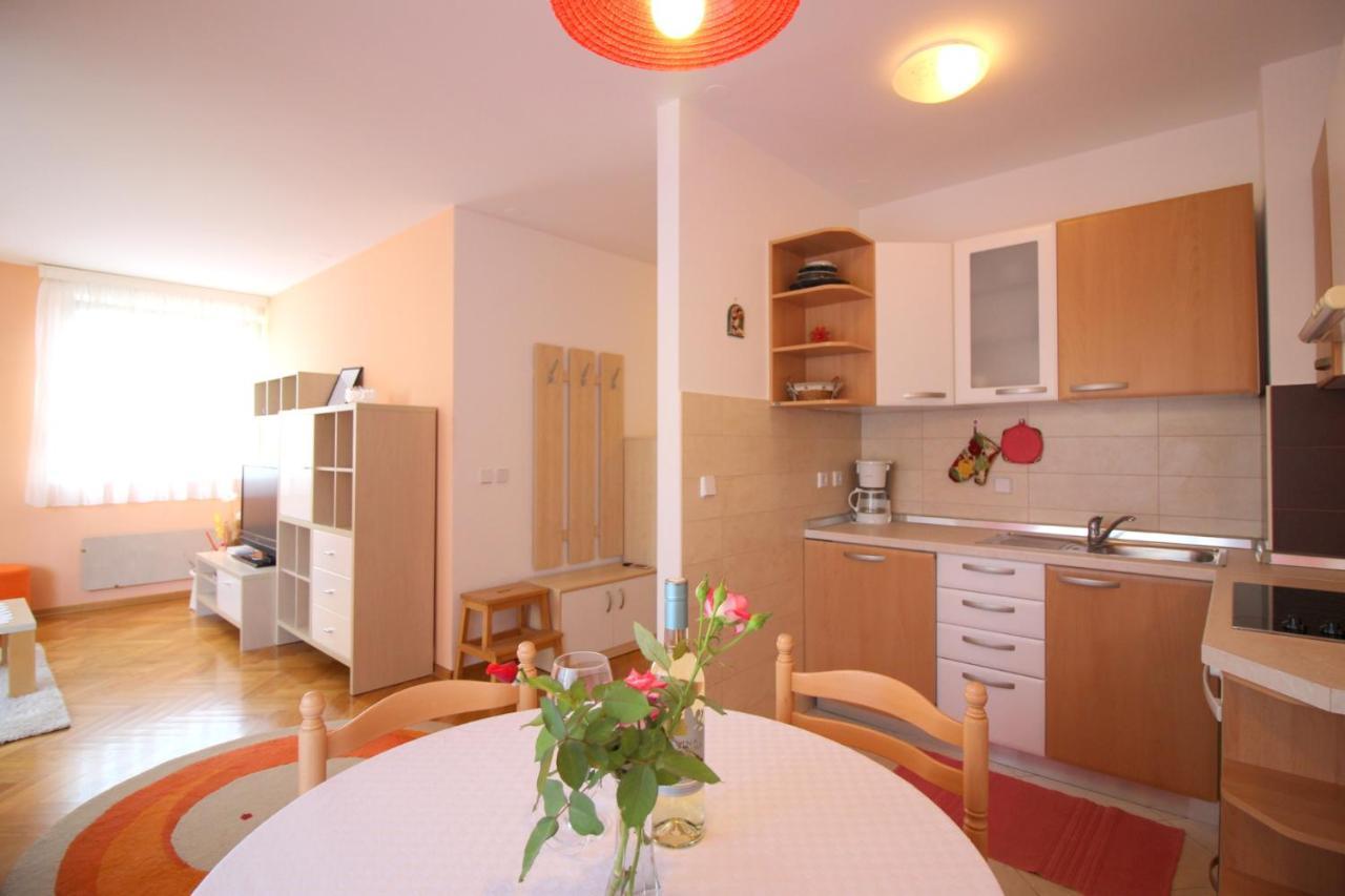 Apartment Vojka In City Center Porec Luaran gambar