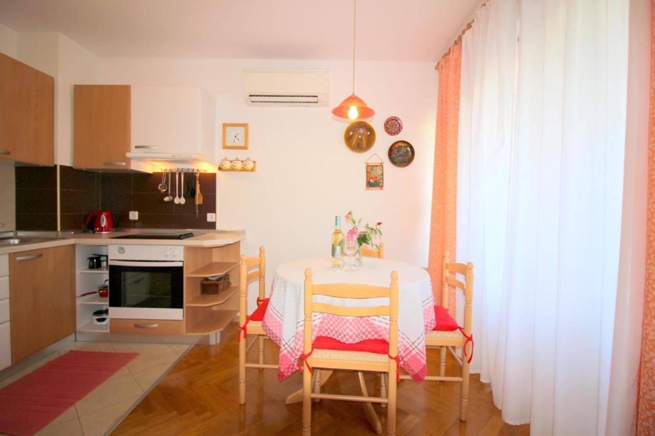 Apartment Vojka In City Center Porec Luaran gambar